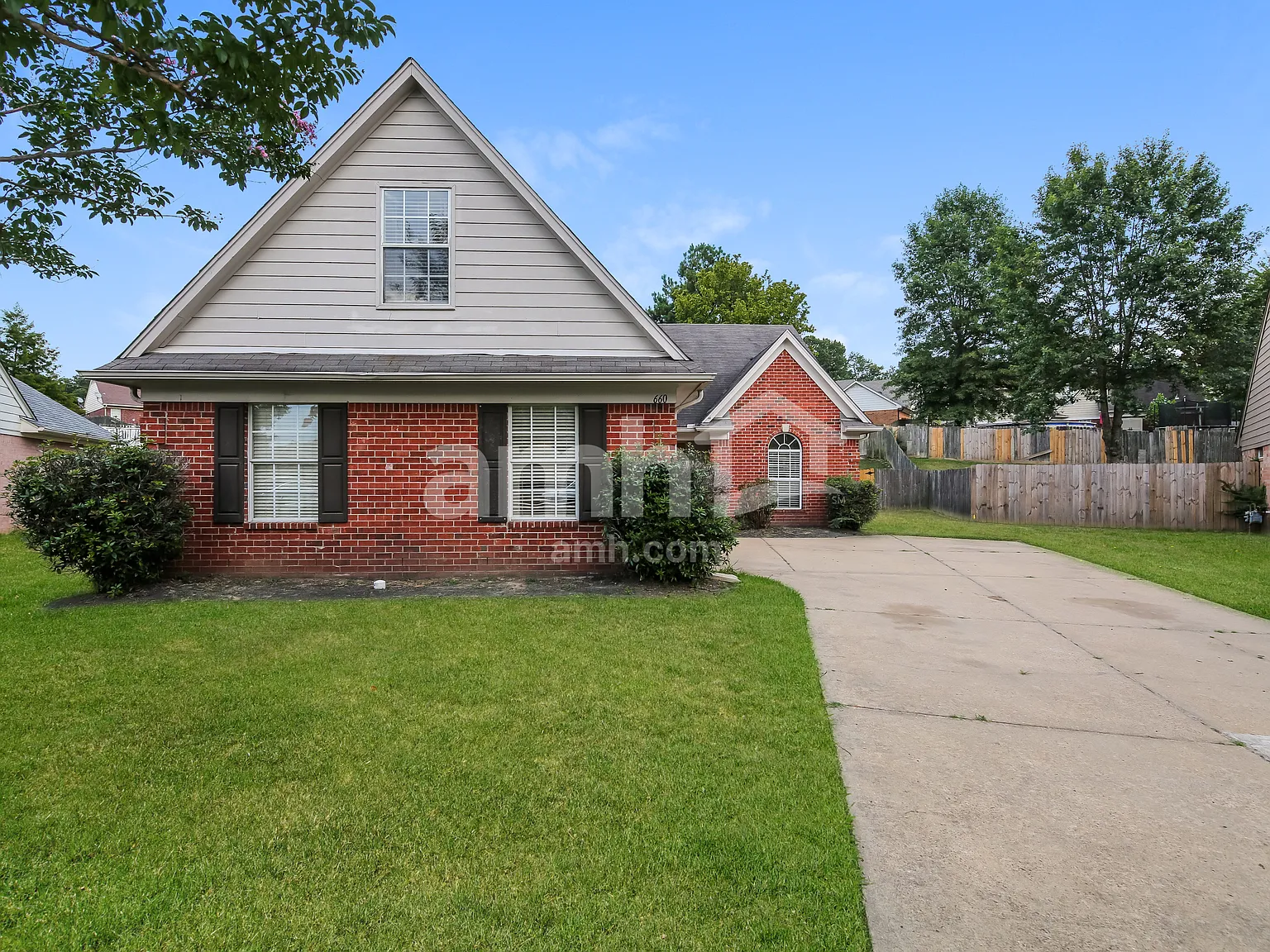 3 bed, 2.0 bath, 1964 sqft, $2,285 — Photo 1
