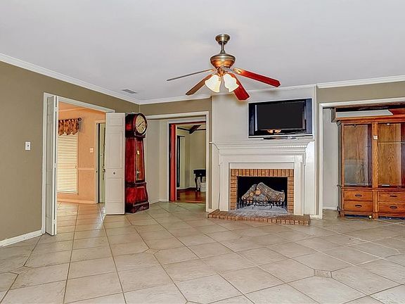 3rd image of 377 College Creek Dr