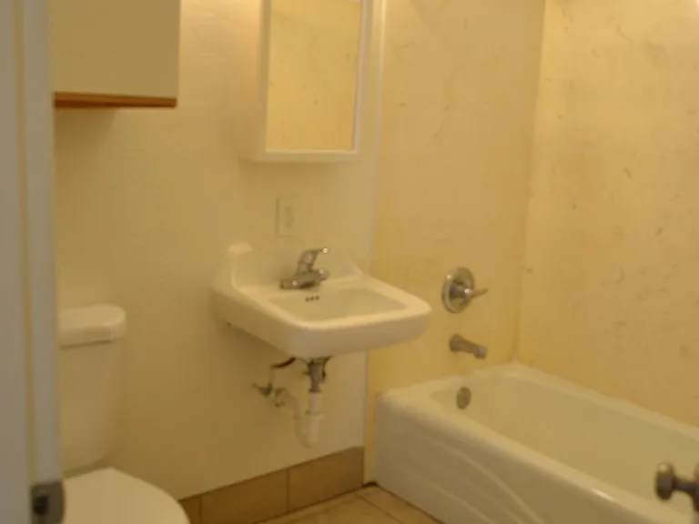 137 W Macarthur St #B2 — Photo 10