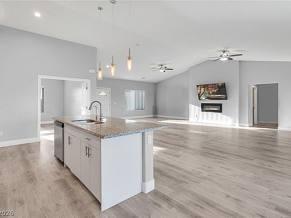 5th image of 2261 Pampa Ave