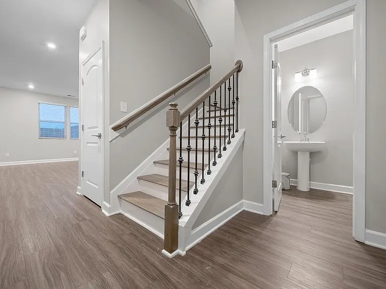 138 Millbrook Dr — Photo 2