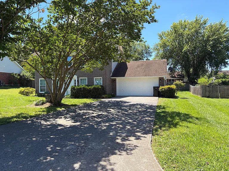 8724 Shoreham Blvd — Photo 2
