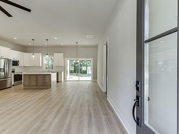 4th image of 125 Rains Rd