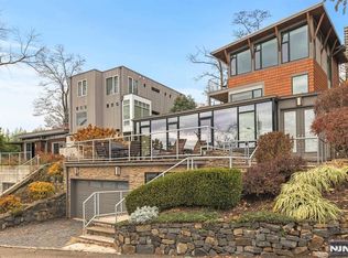 41 Colony Rd, Edgewater, NJ 07020