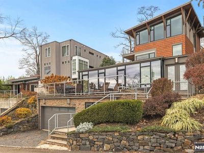 41 Colony Rd, Edgewater, NJ, 07020