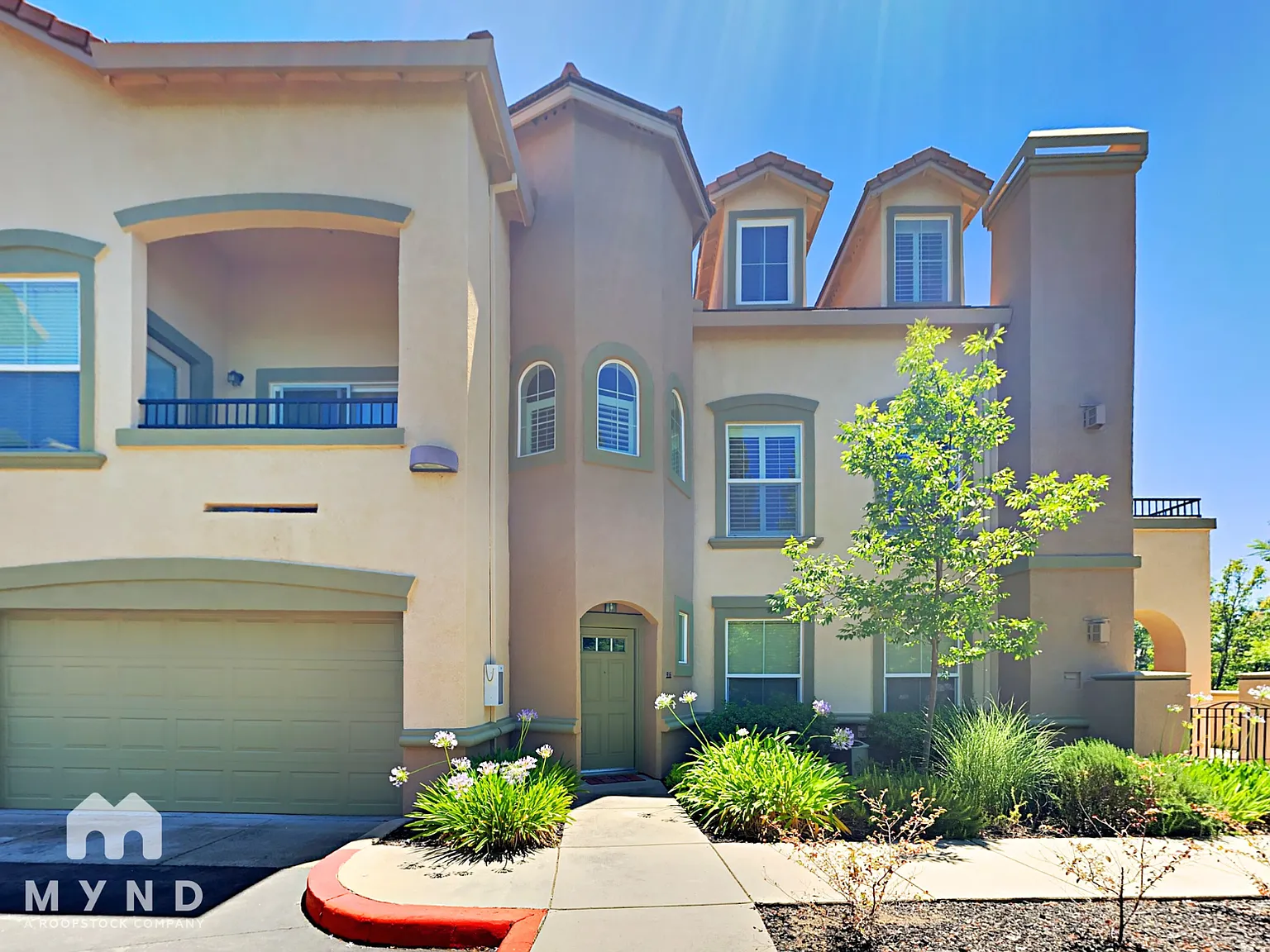 2 bed, 2.0 bath, 1728 sqft, $2,799 — Photo 1