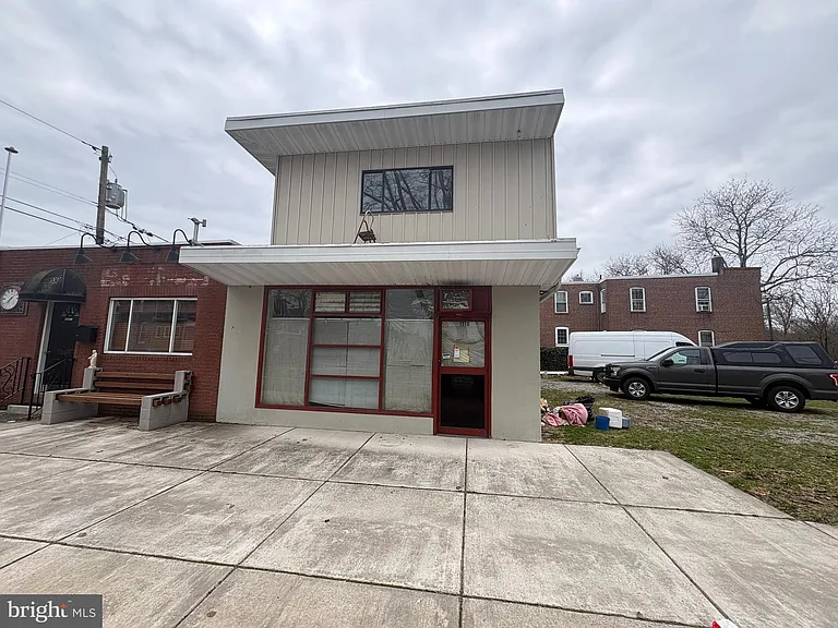 1370 Hornberger Ave — Photo 2