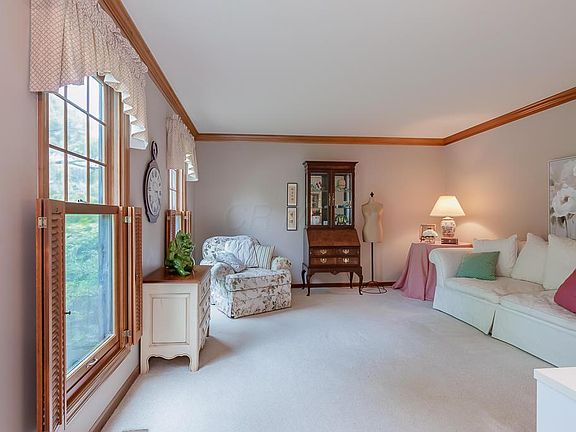 4th image of 8499 Davington Dr