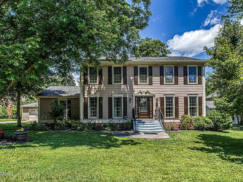 1st image of 608 Woodedge Ln