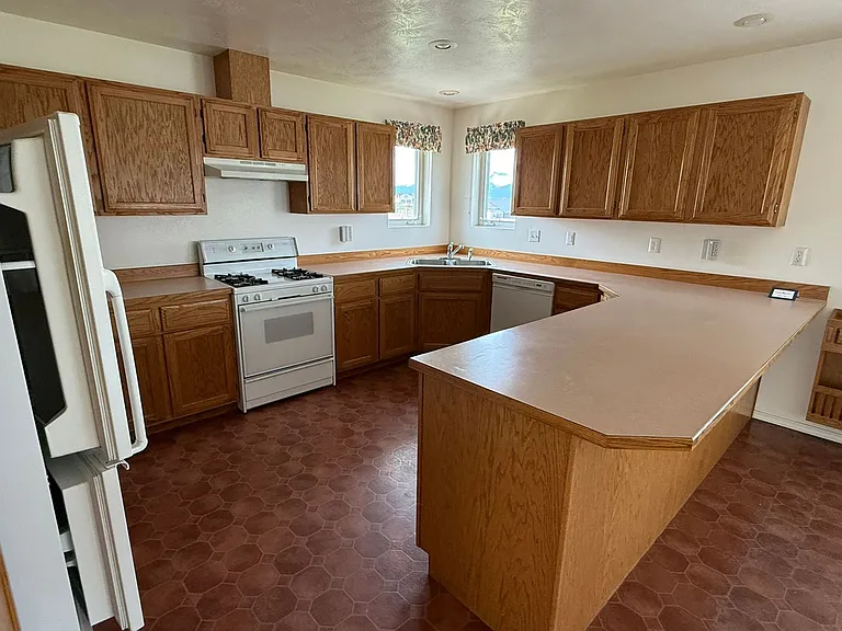 1687 Simpson Ln — Photo 19