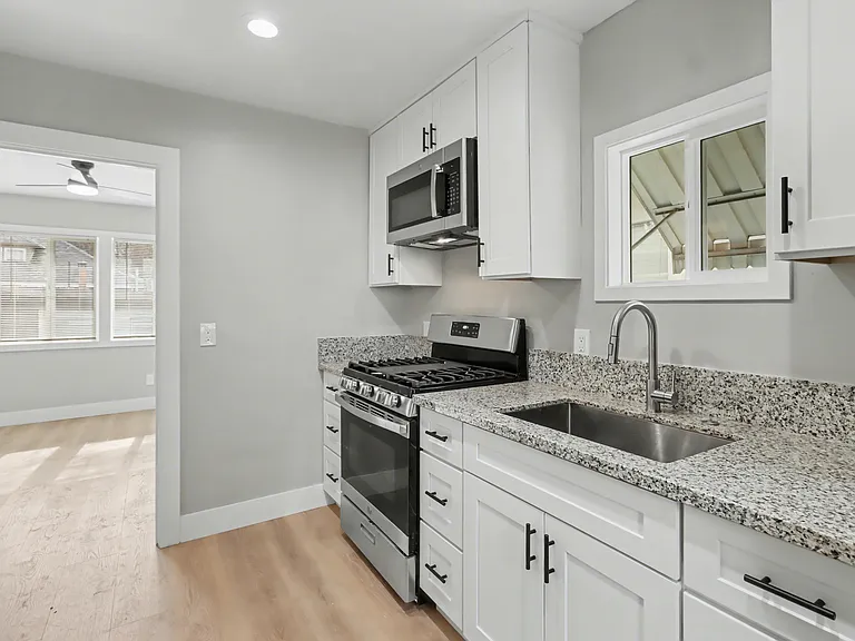 2725 I St #A — Photo 7