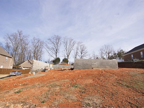 4th image of 152 Rainbow Glen Cir