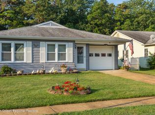 8 Tudor Ct, Brick, NJ