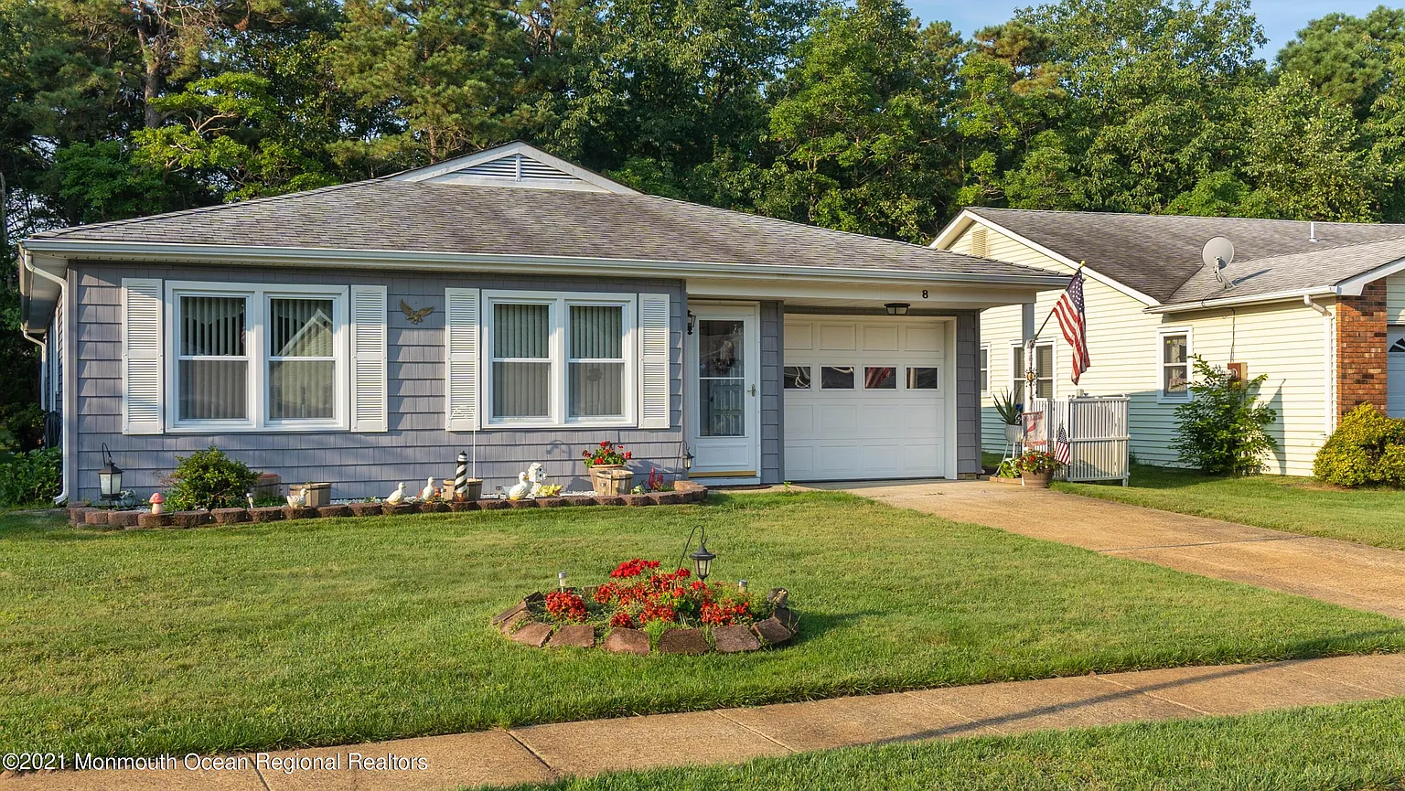 8 Tudor Ct photo 1