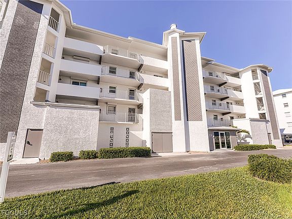 4th image of 4581 Bay Beach Ln APT 482