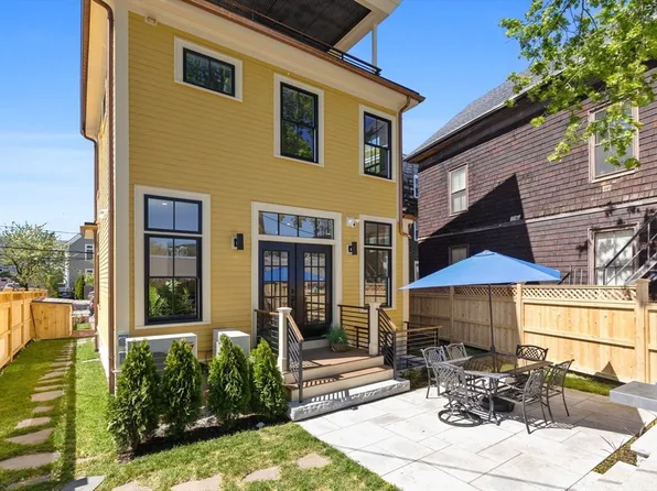 142 Amory St APT 2, Cambridge, MA 02139