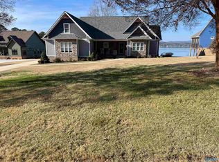 61 Monte Sano Dr, Scottsboro, AL 35769