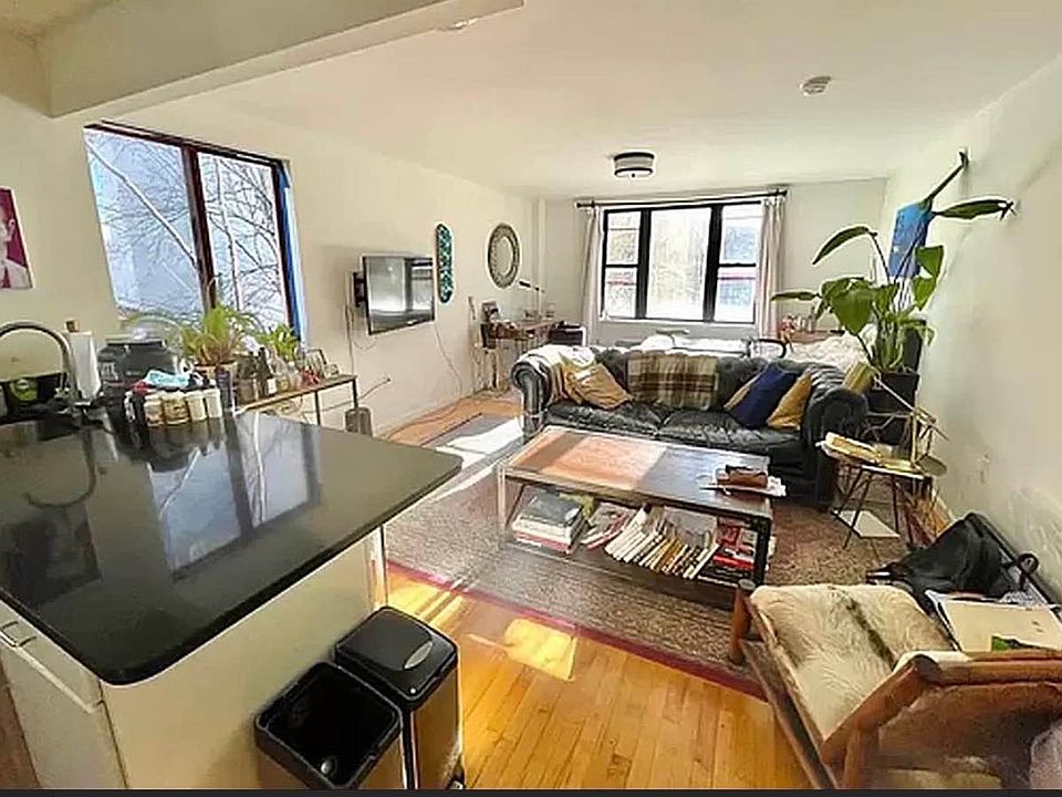 1st image of 190 E 7th St APT 203
