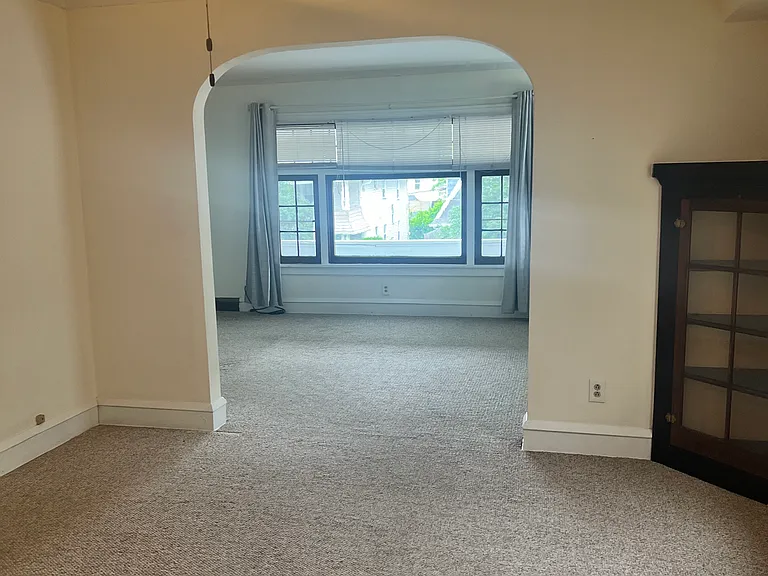 1590 Victoria Ave #2 — Photo 4