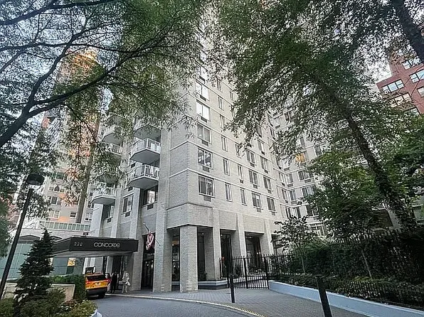 220 E 65th St, New York, NY