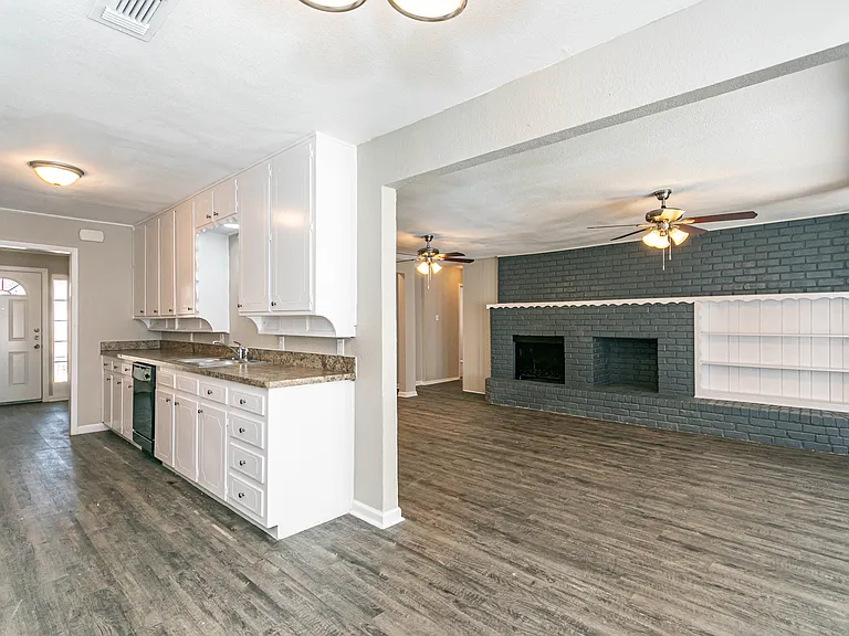 812 Stratford Dr — Photo 9
