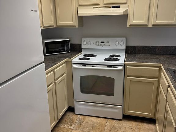 4th image of 933 Sonesta Ave NE APT J102