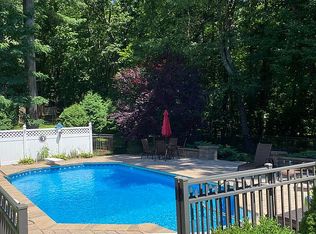 1004 Fox Hollow Rd, Stroudsburg, PA 18360