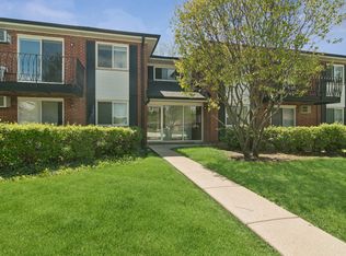 2407 E Olive St APT 2F, Arlington Heights, IL 60004