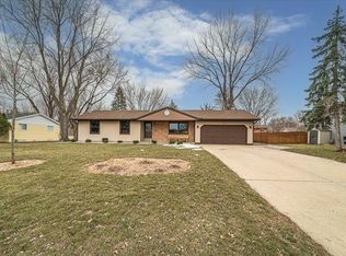 2564 Hauer Trl, Shakopee, MN 55379