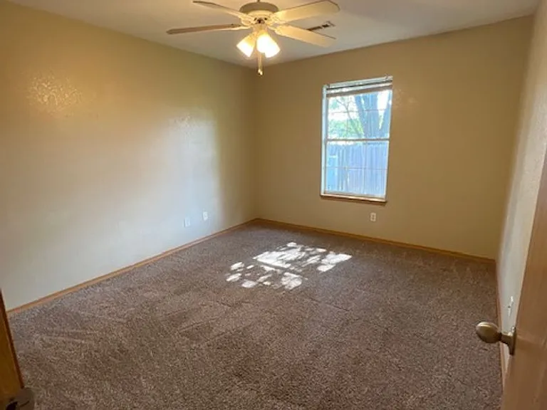 2725 Ponchartrain St — Photo 9