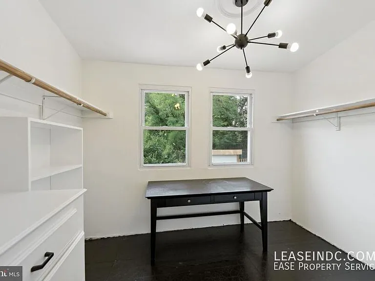 121 Webster St NW — Photo 17