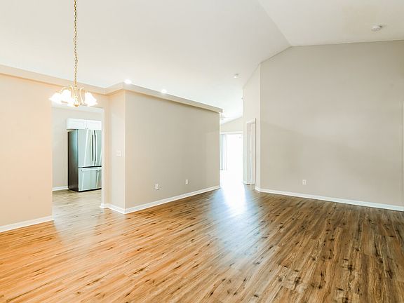 5th image of 417 Halstead Dr