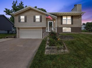 82 W Post Rd NW, Cedar Rapids, IA 52405