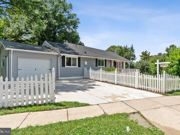 5707 Galloway Dr, Oxon Hill, MD 20745