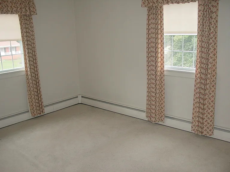 Bedroom #4 (old picture - has hardwood floors)