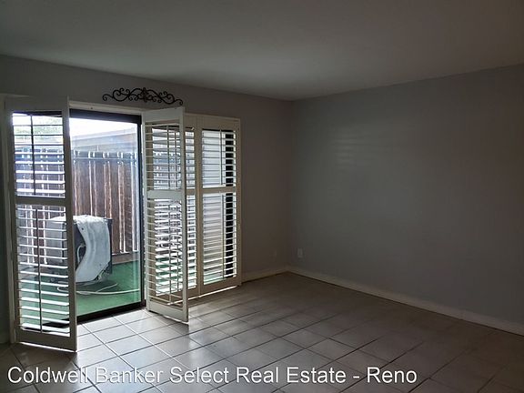 3rd image of 2955 Lakeside Dr Unit 129