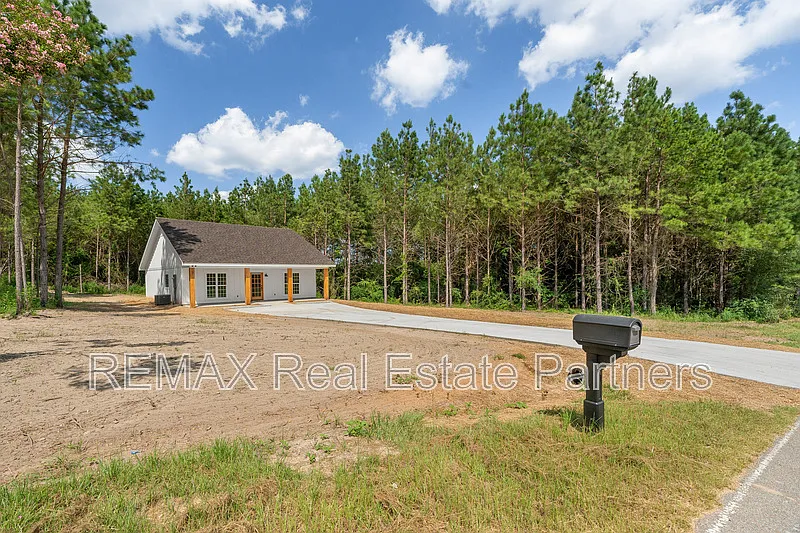 3 bed, 2.0 bath, 1350 sqft, $1,850 — Photo 4