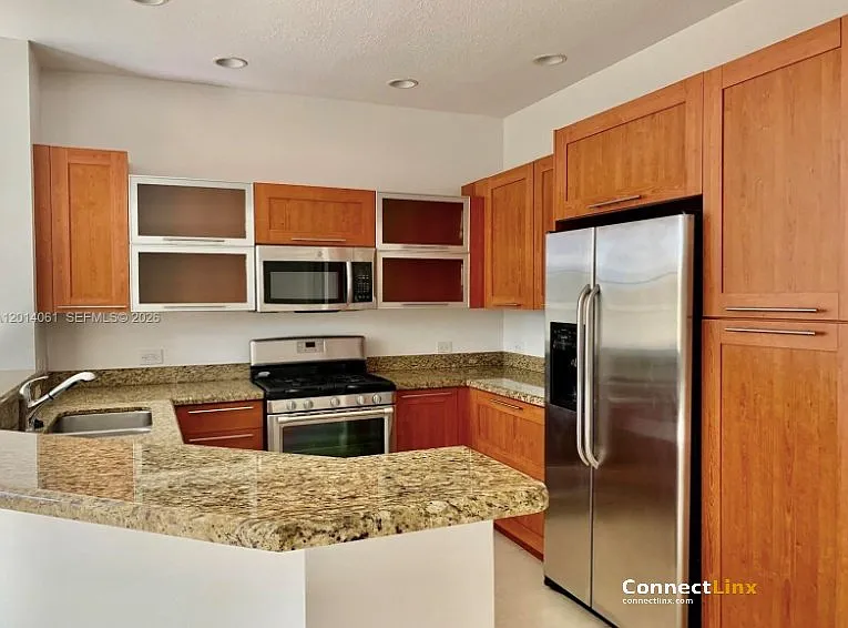 3 bed, 2.5 bath, 1510 sqft, $3,300 — Photo 2