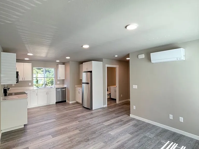 2418 Verona St — Photo 5