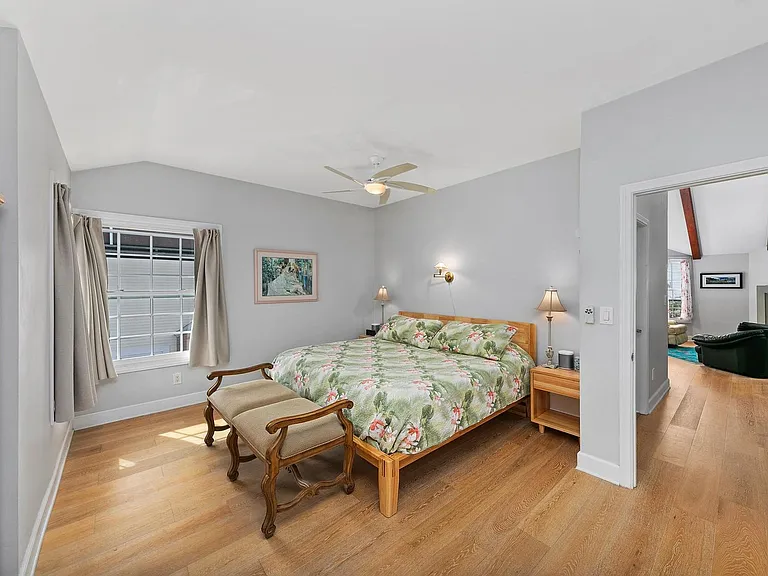 250 Soledad Place — Photo 33