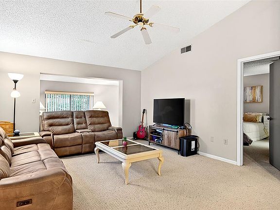 4th image of 2945 SW 32nd Ave #D-6