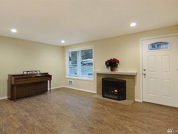 4th image of 9900 168th Ave NE