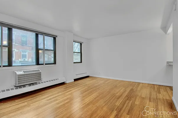 Rented by City Connections Realty | media 10