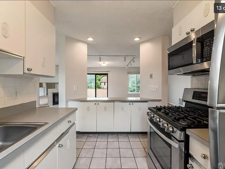 28 Carriage Pl — Photo 14