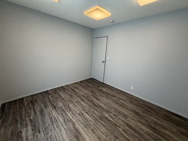 1402 E Main St #E — Photo 11