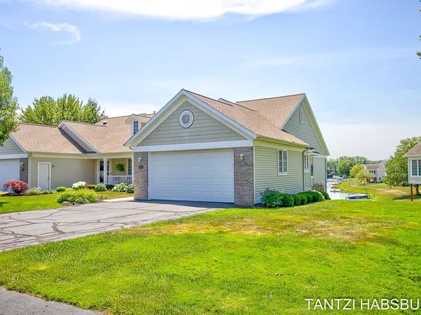 8930 N Clearwater Dr #104, Zeeland, MI 49464