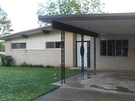2nd image of 412 Wood Ln