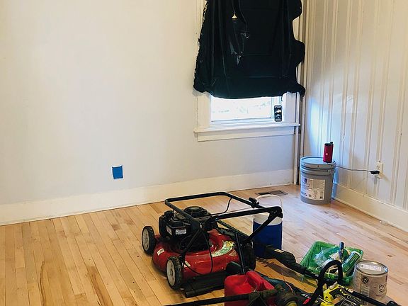 4th image of 125 Dewitt St #1