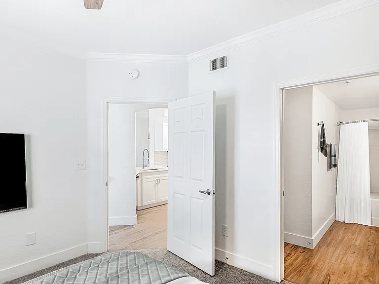 The Estates at Wellington Green Apartments — Photo 42