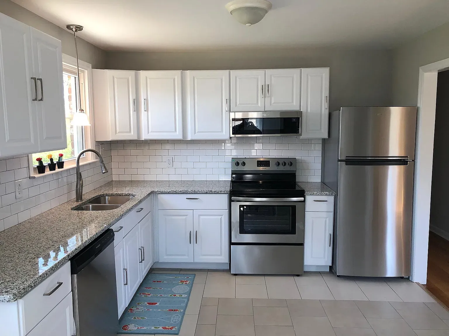 3 bed, 1000 sqft, $2,400 — Photo 4